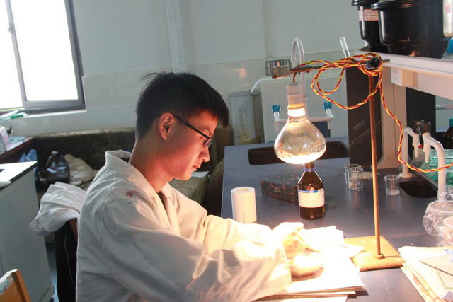 郑根稳教授课题组研发燃料电池碱性阴离子交换膜材料